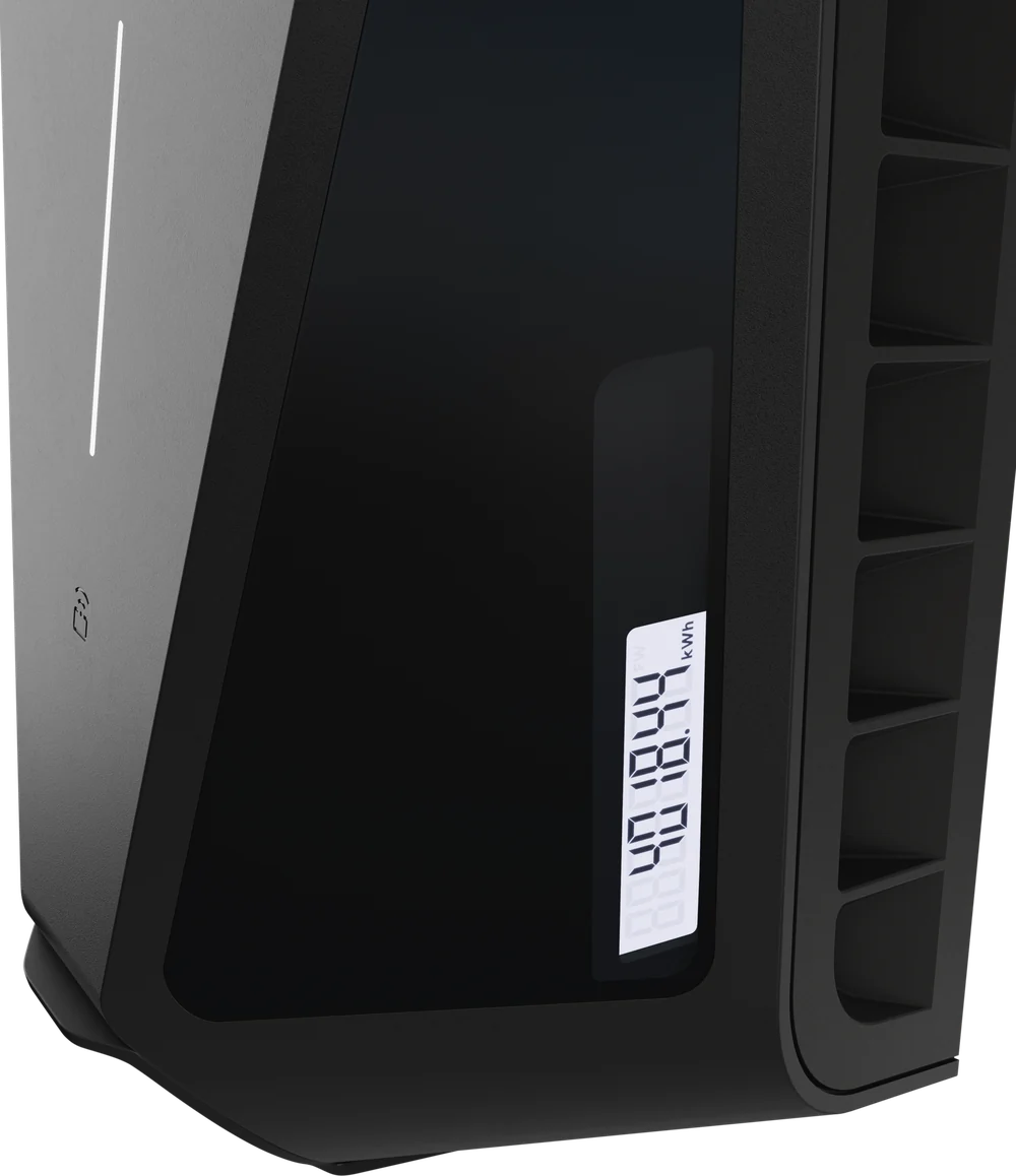 Close-up van de Easee Charge Max met de MID-gecertificeerde kWh-meter op de display