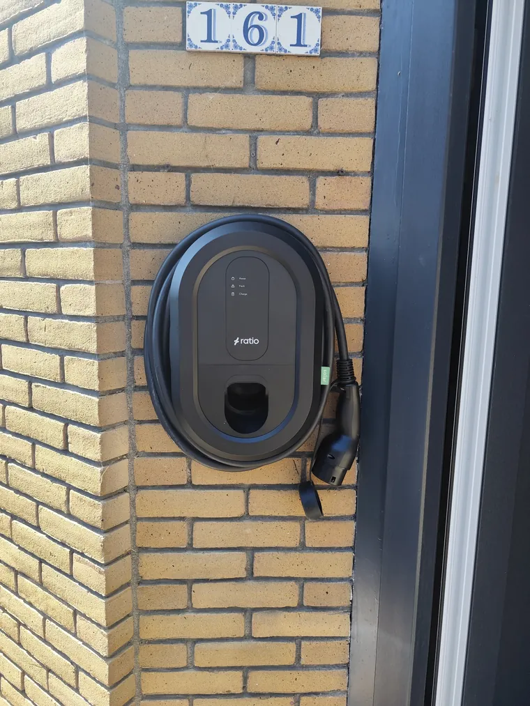 Ratio Solar laadpaal met vaste kabel